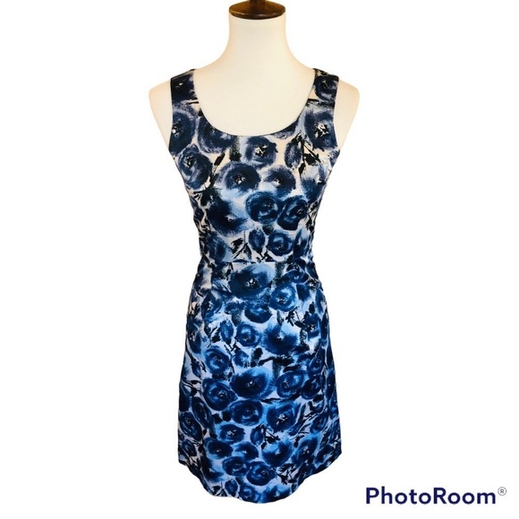 Sleeveless Navy Floral Dress by H&M - Picture 3 of 10